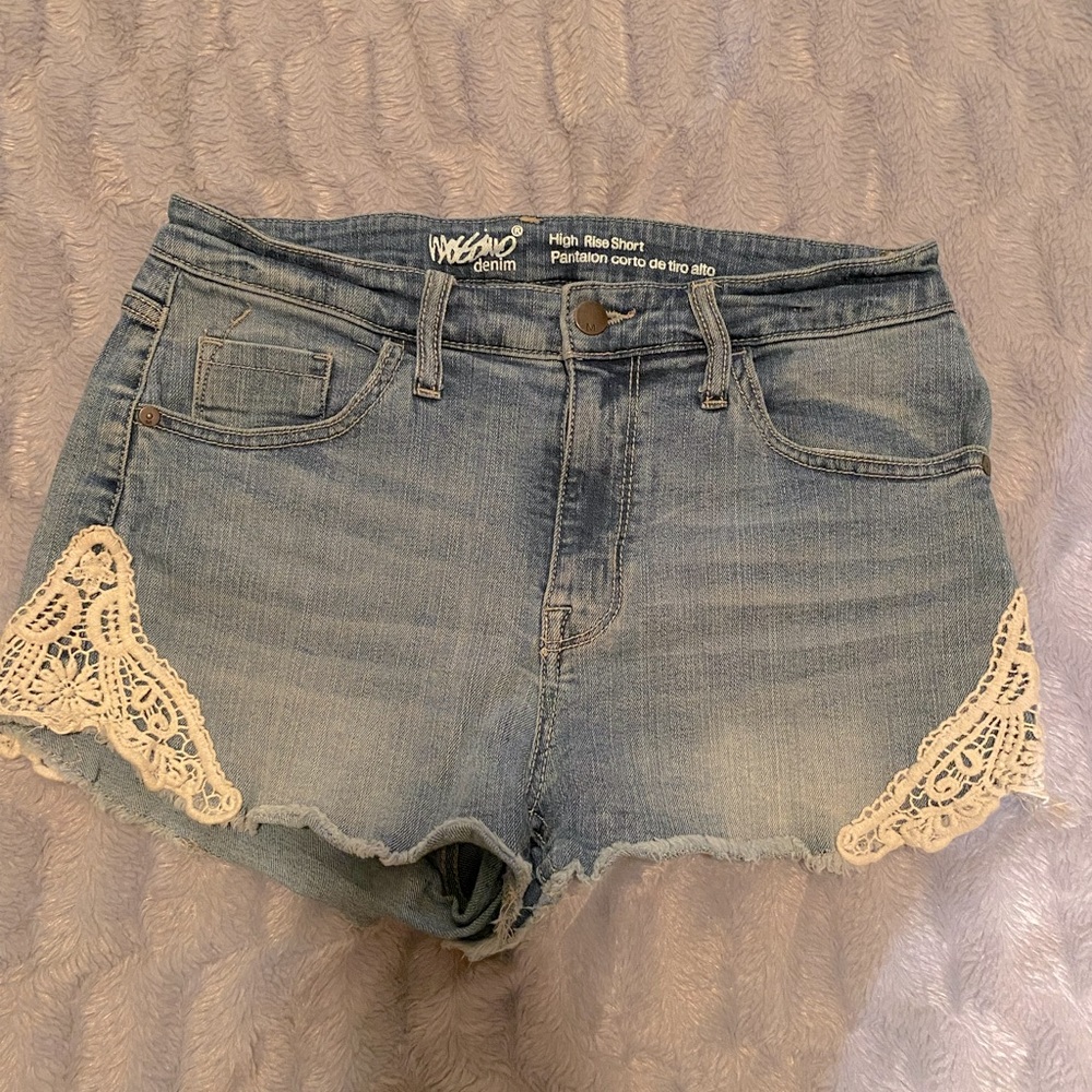 Women’s High-Rise Frayed Hem Jean Shorts